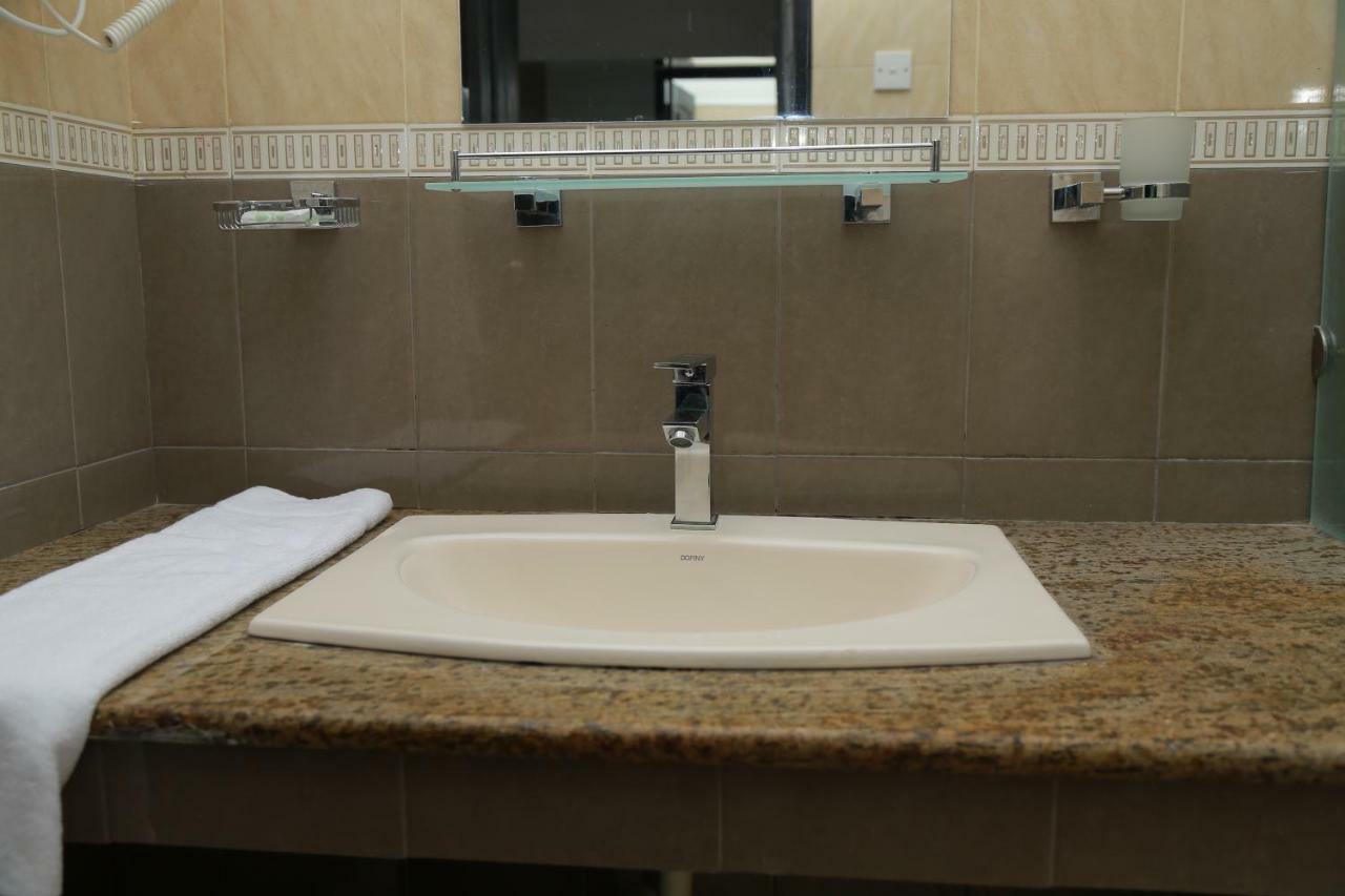 3R Resort Negombo Eksteriør bilde