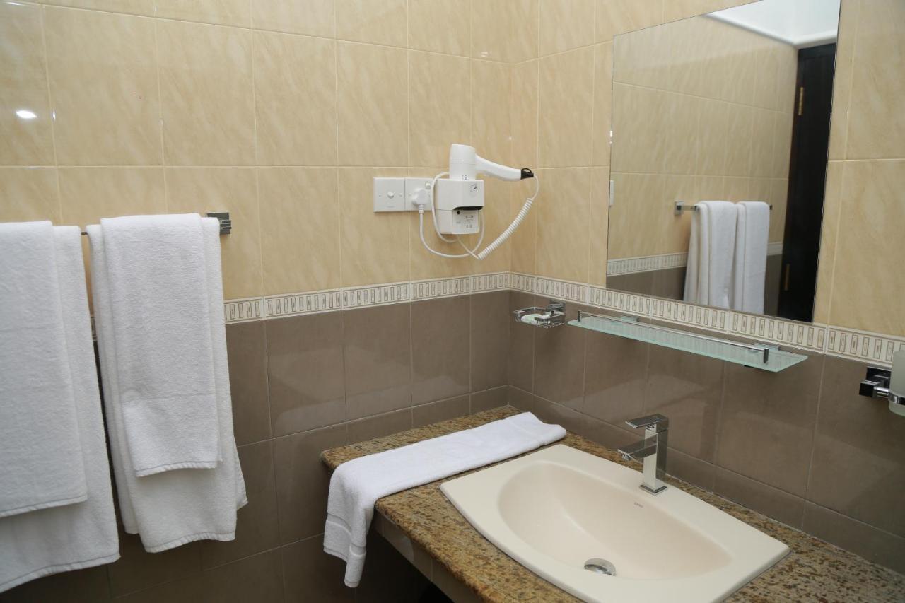 3R Resort Negombo Eksteriør bilde